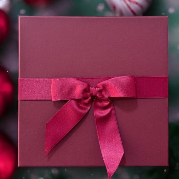 Bordo Kurdeleli Hediye Kutusu