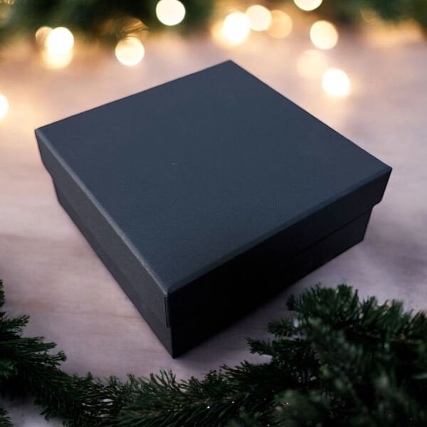 Siyah Kare Hediye Kutusu