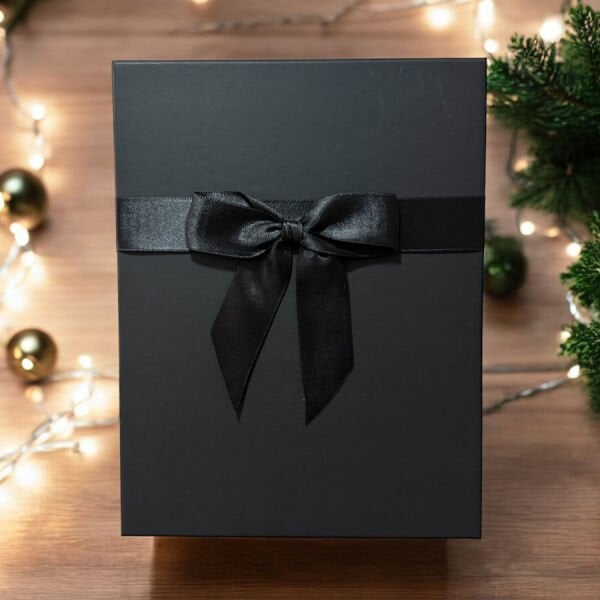 Fiyonklu Siyah Dikdörtgen Hediye Kutusu
