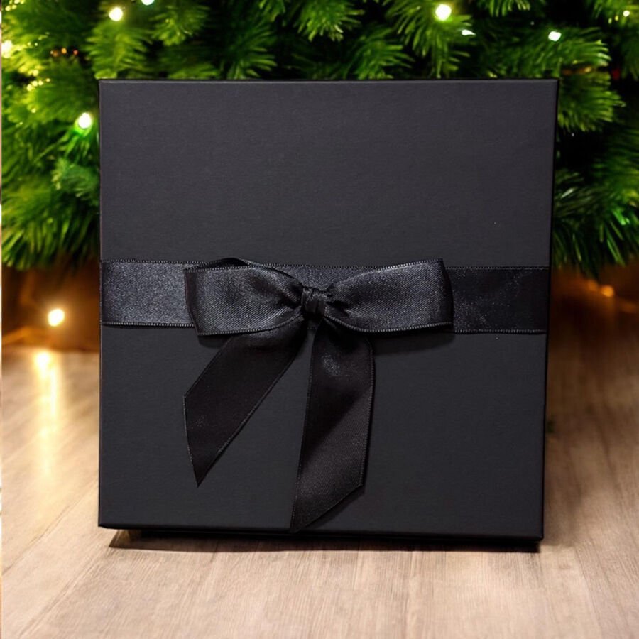 Fiyonklu Siyah Kare Hediye Kutusu